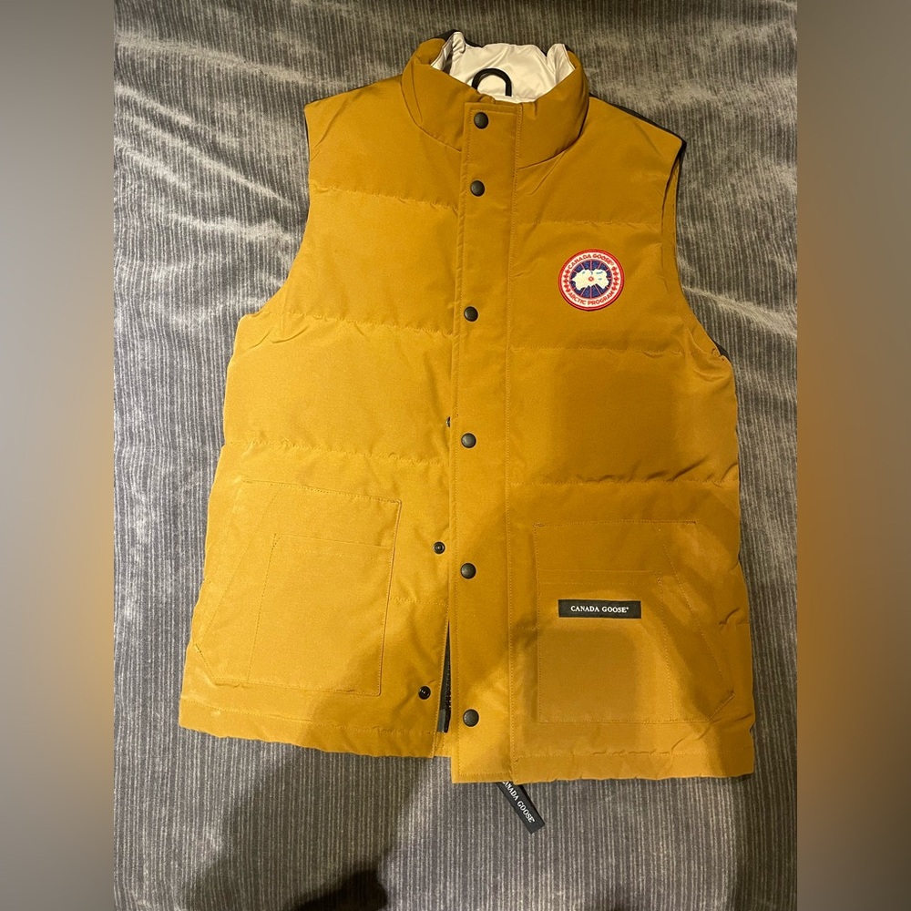 Canada Goose vest mustard yellow navy blue women’s S mens XS NWOT freestyle down